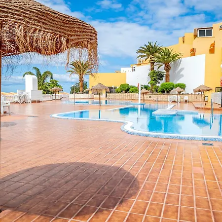 Trendy With A Heated Pool And Near Aqualand, 1a Apartmán